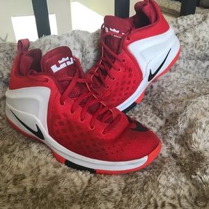 💯 Gently Used Nike Lebrons 💯 👑